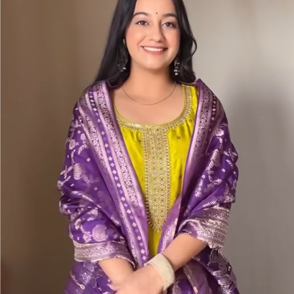 NWOT kanchipuram silk dupatta/stole in bright purple.